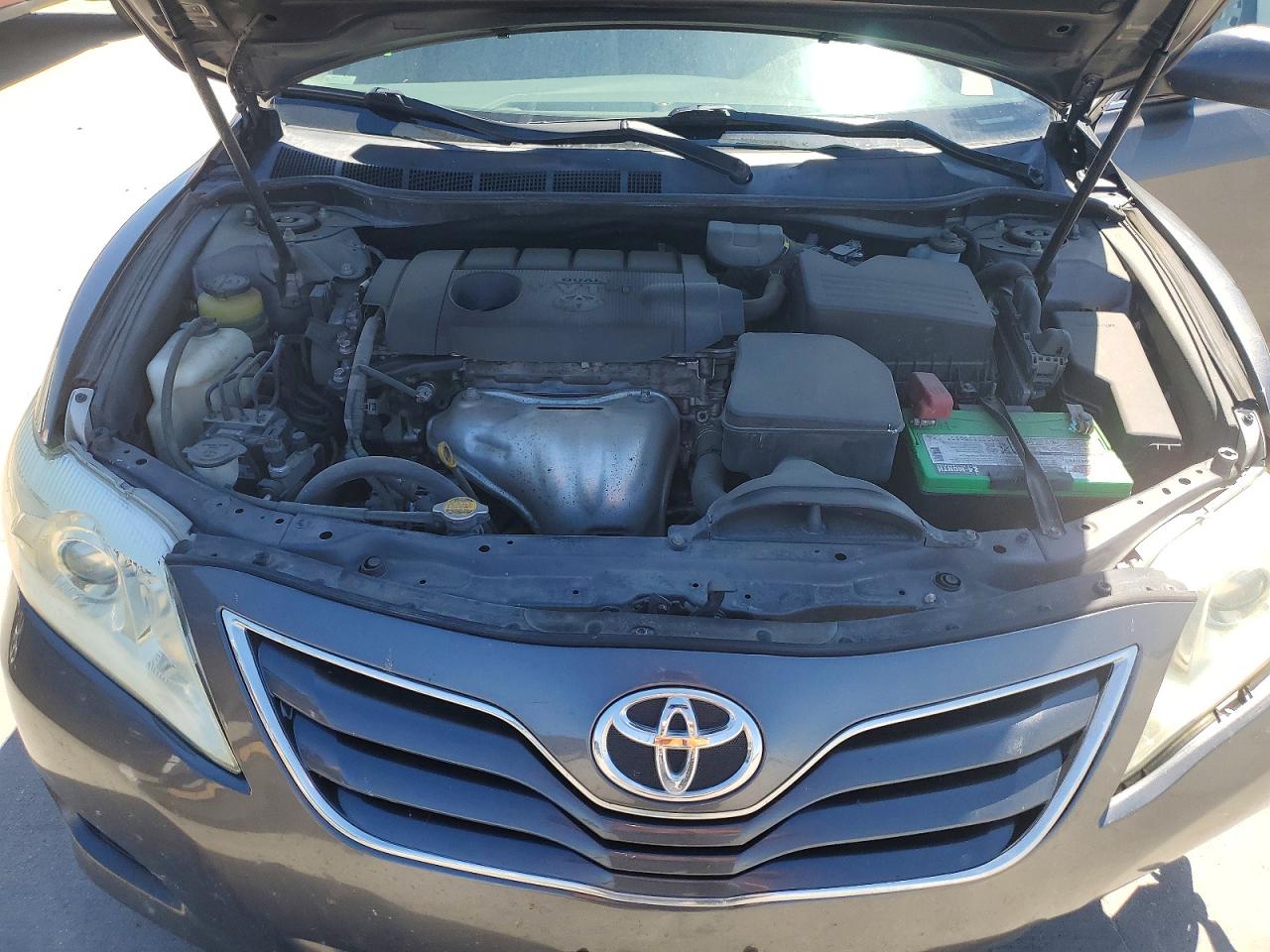 2011 TOYOTA CAMRY LE photo 11