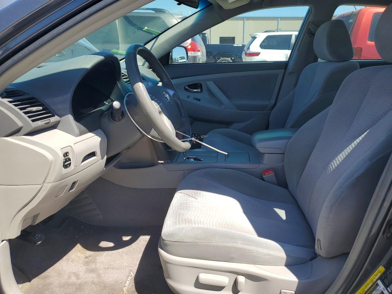 2011 TOYOTA CAMRY LE photo 7