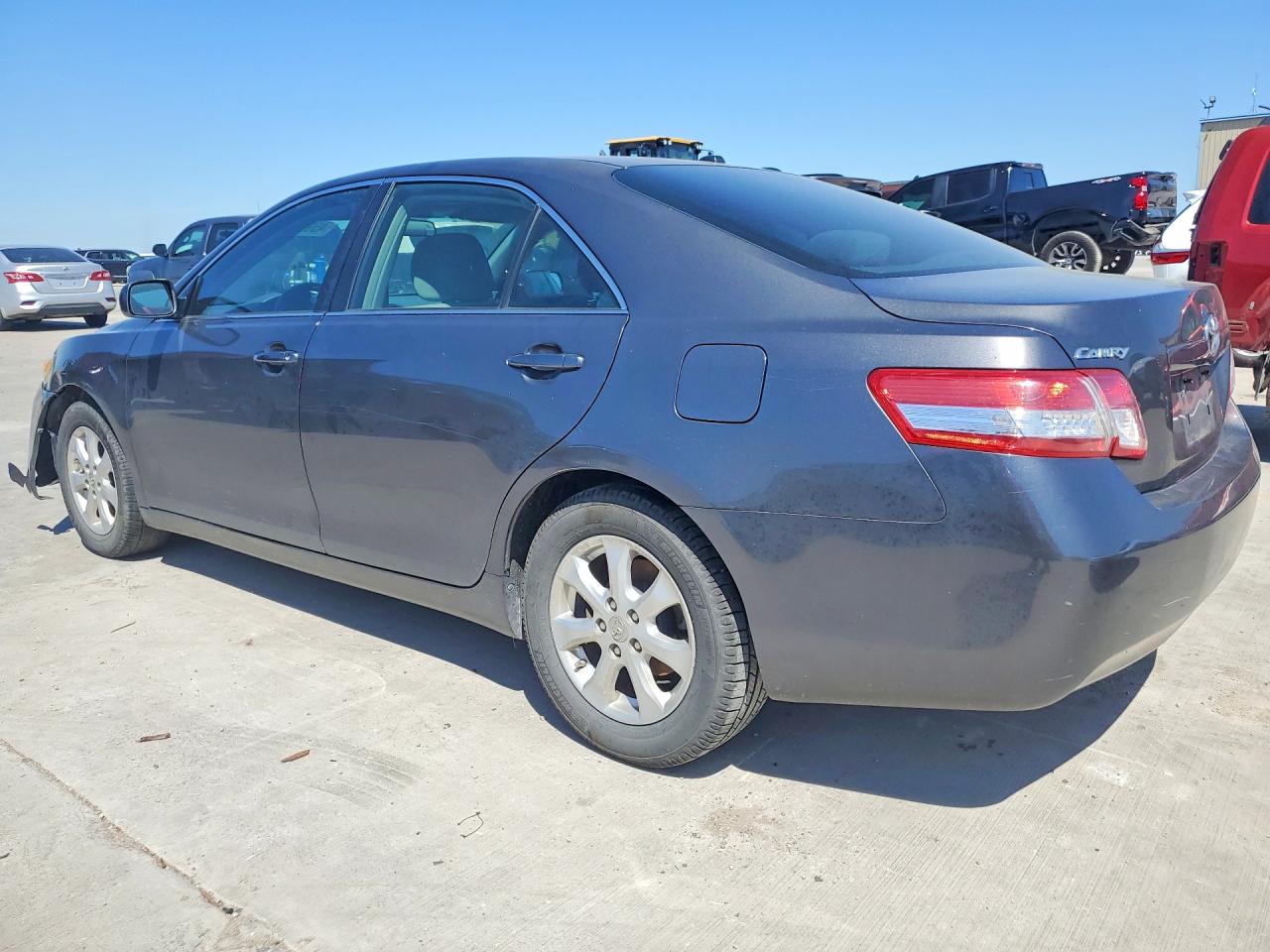 2011 TOYOTA CAMRY LE photo 2