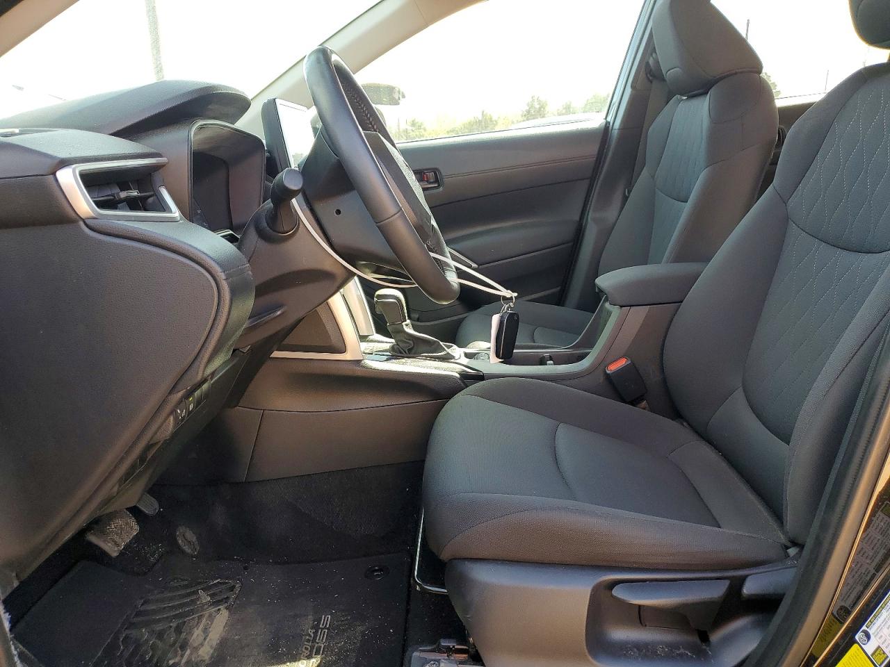 2024 TOYOTA COROLLA CROSS LE photo 19