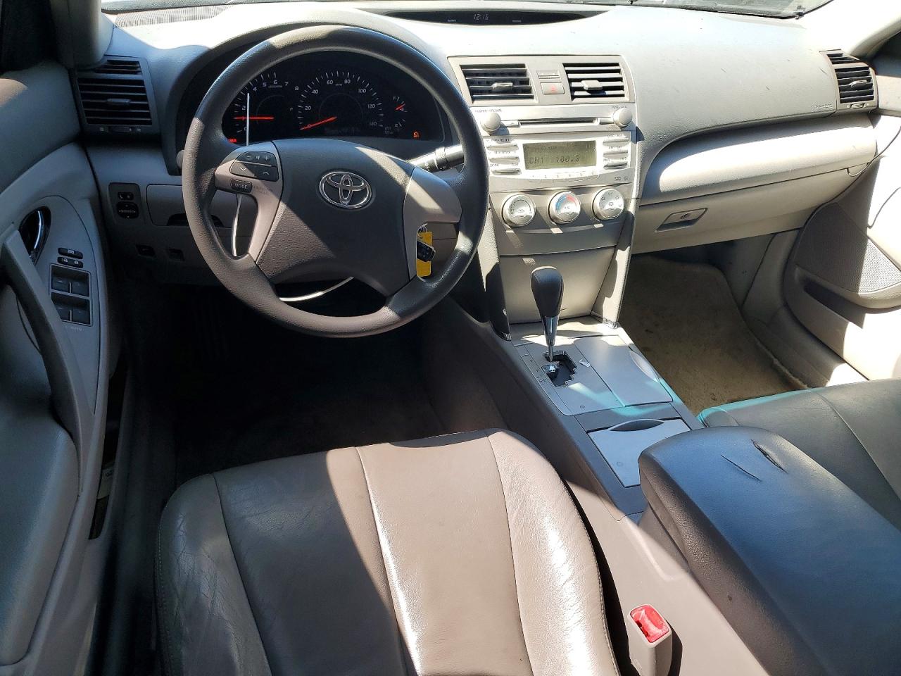 2010 TOYOTA CAMRY LE photo 15