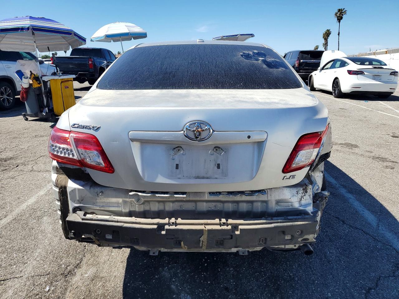 2010 TOYOTA CAMRY LE photo 11