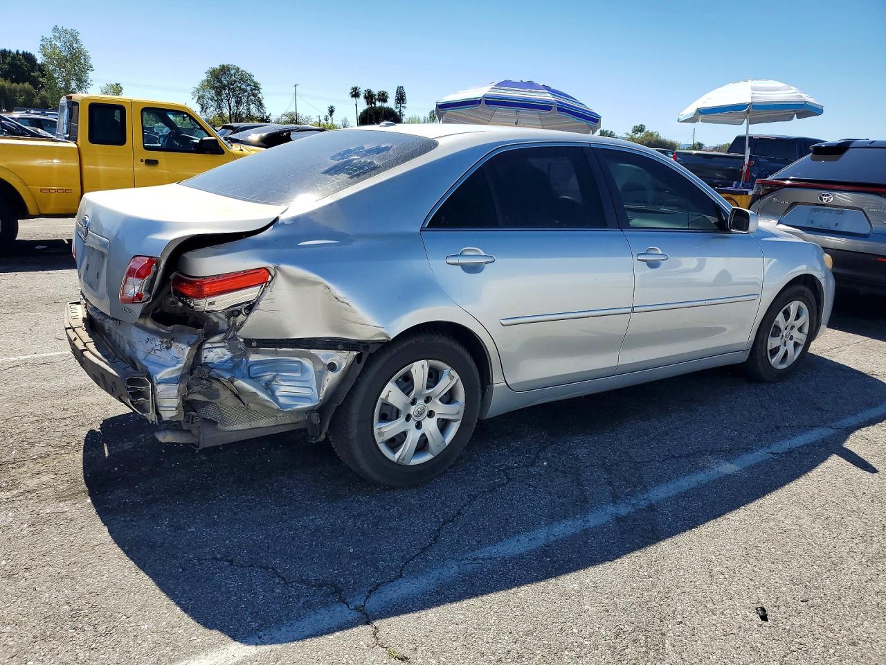 2010 TOYOTA CAMRY LE photo 5