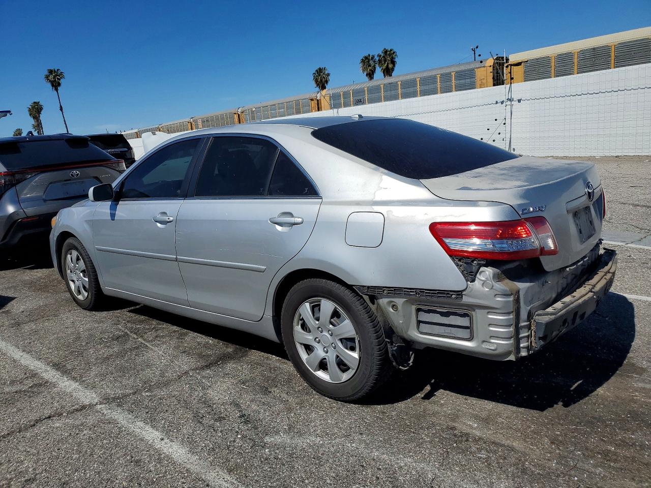 2010 TOYOTA CAMRY LE photo 3