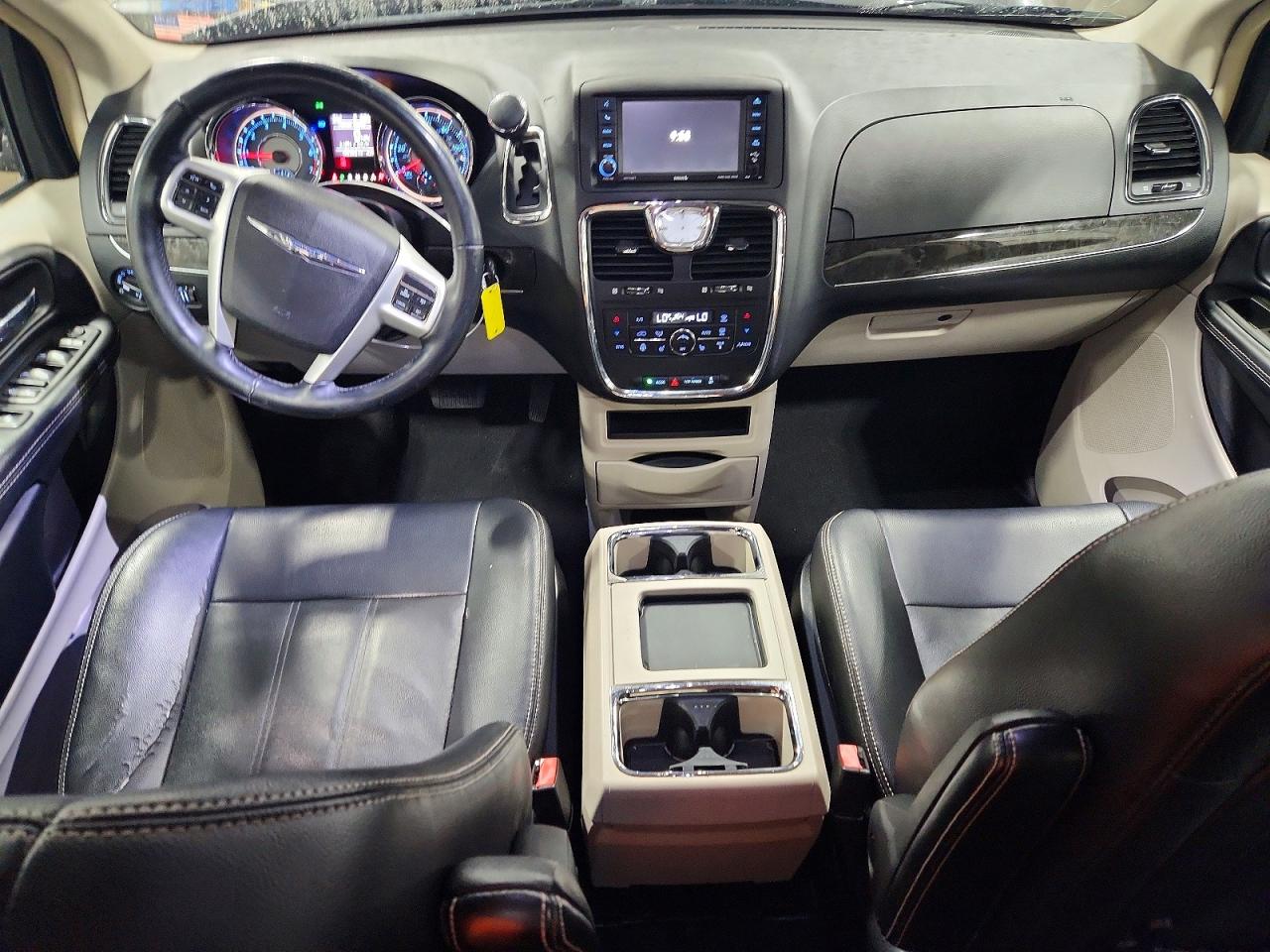 2015 CHRYSLER TOWN & COUNTRY TOURING photo 15