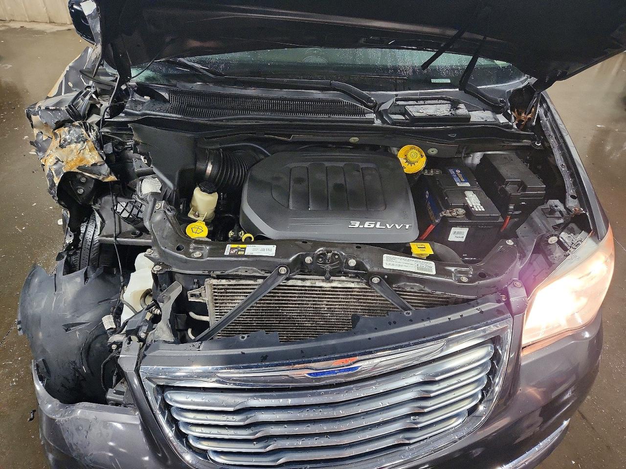 2015 CHRYSLER TOWN & COUNTRY TOURING photo 23