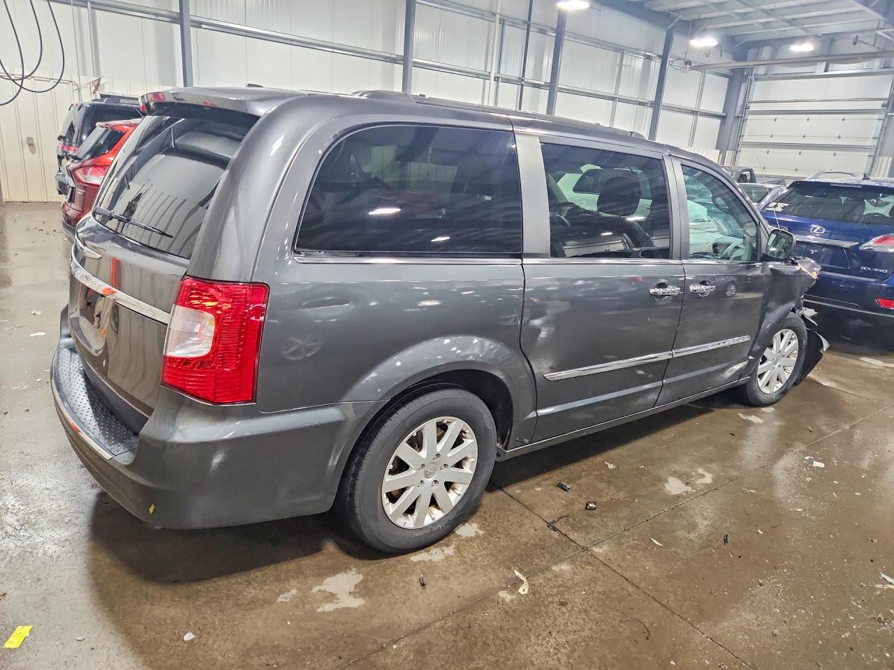 2015 CHRYSLER TOWN & COUNTRY TOURING photo 5