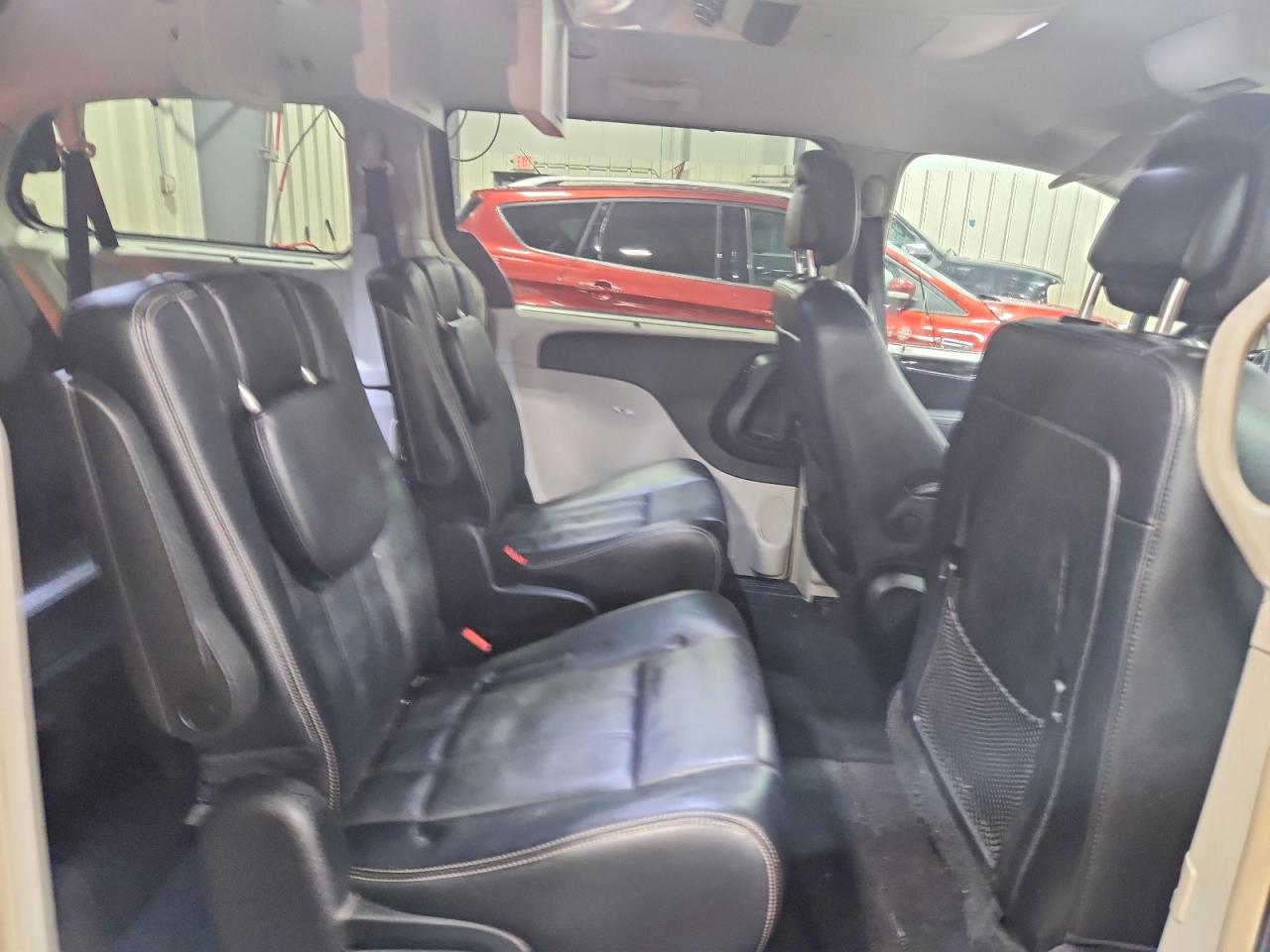 2015 CHRYSLER TOWN & COUNTRY TOURING photo 21