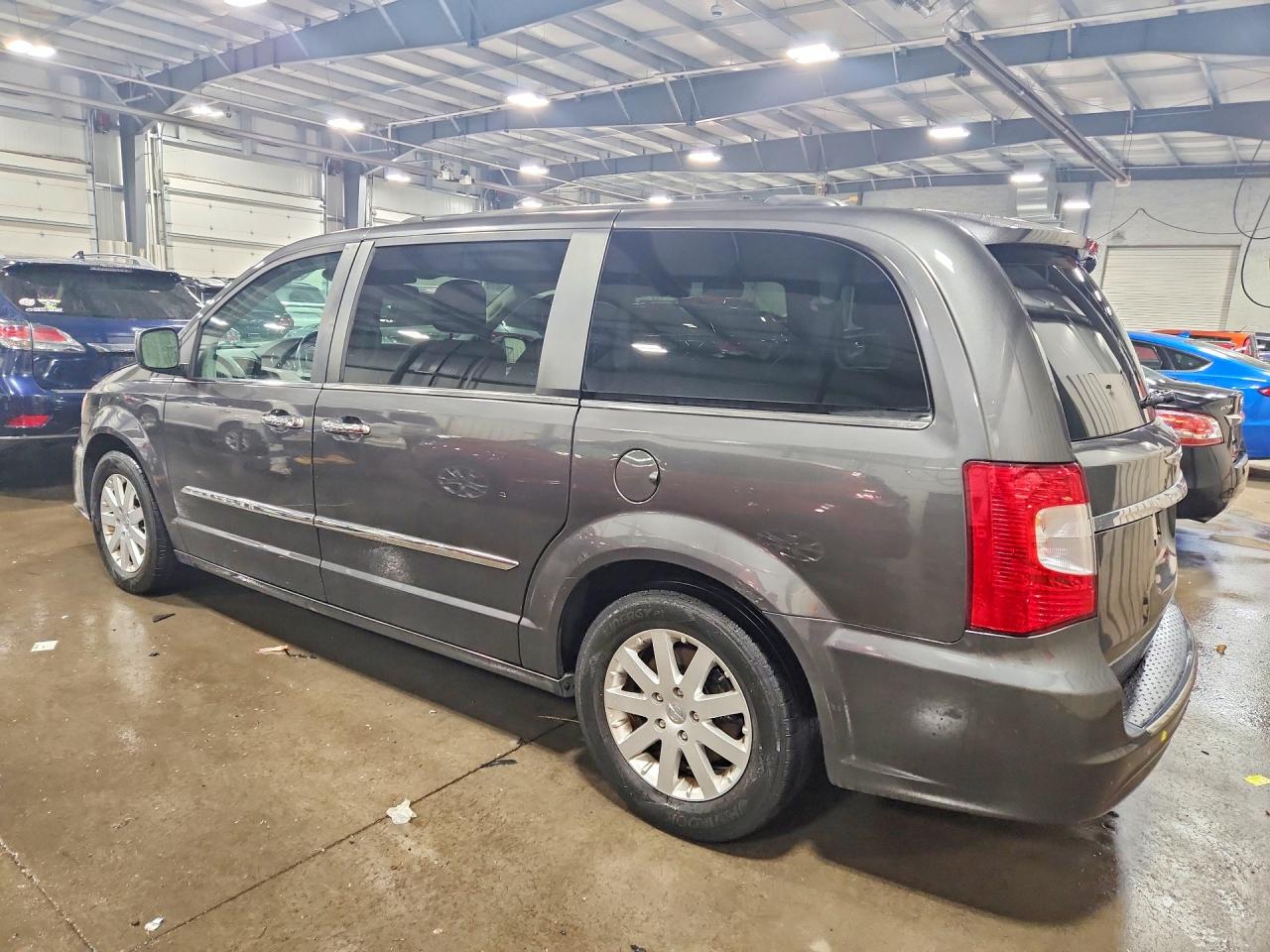 2015 CHRYSLER TOWN & COUNTRY TOURING photo 3