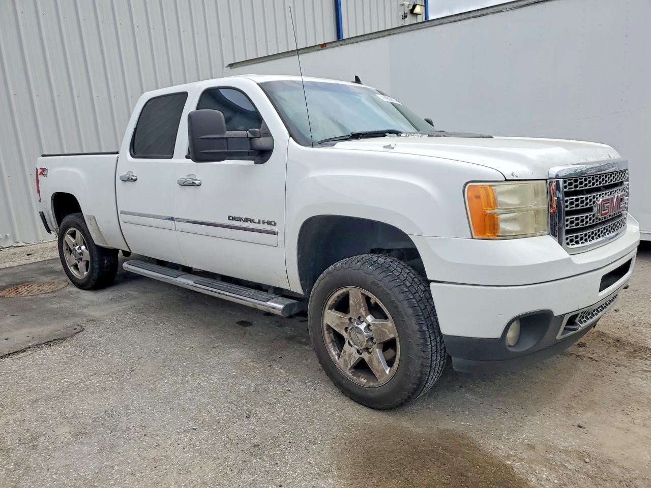 2014 GMC SIERRA K2500 DENALI photo 4