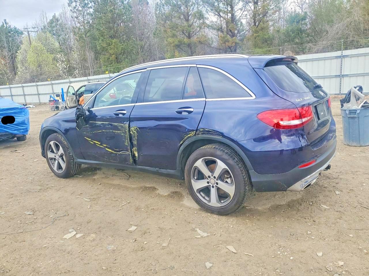 2016 MERCEDES-BENZ GLC 300 4MATIC photo 2