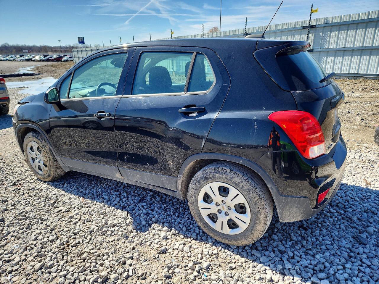 2017 CHEVROLET TRAX LS photo 2