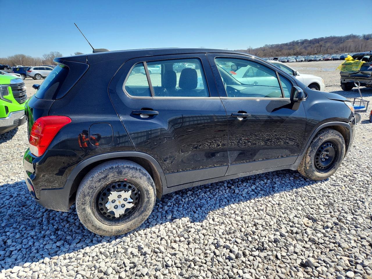 2017 CHEVROLET TRAX LS photo 3