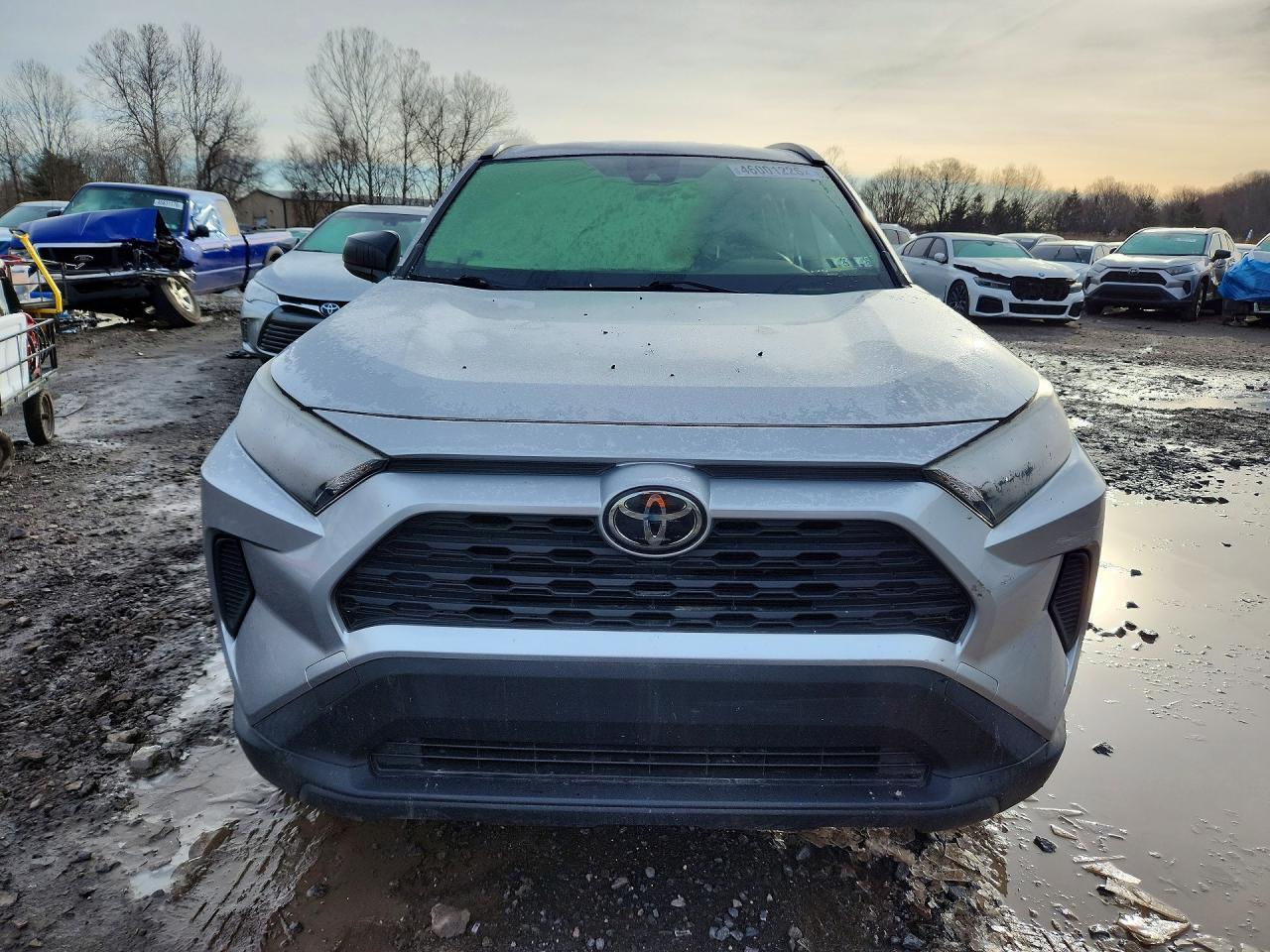 2019 TOYOTA RAV4 LE photo 5