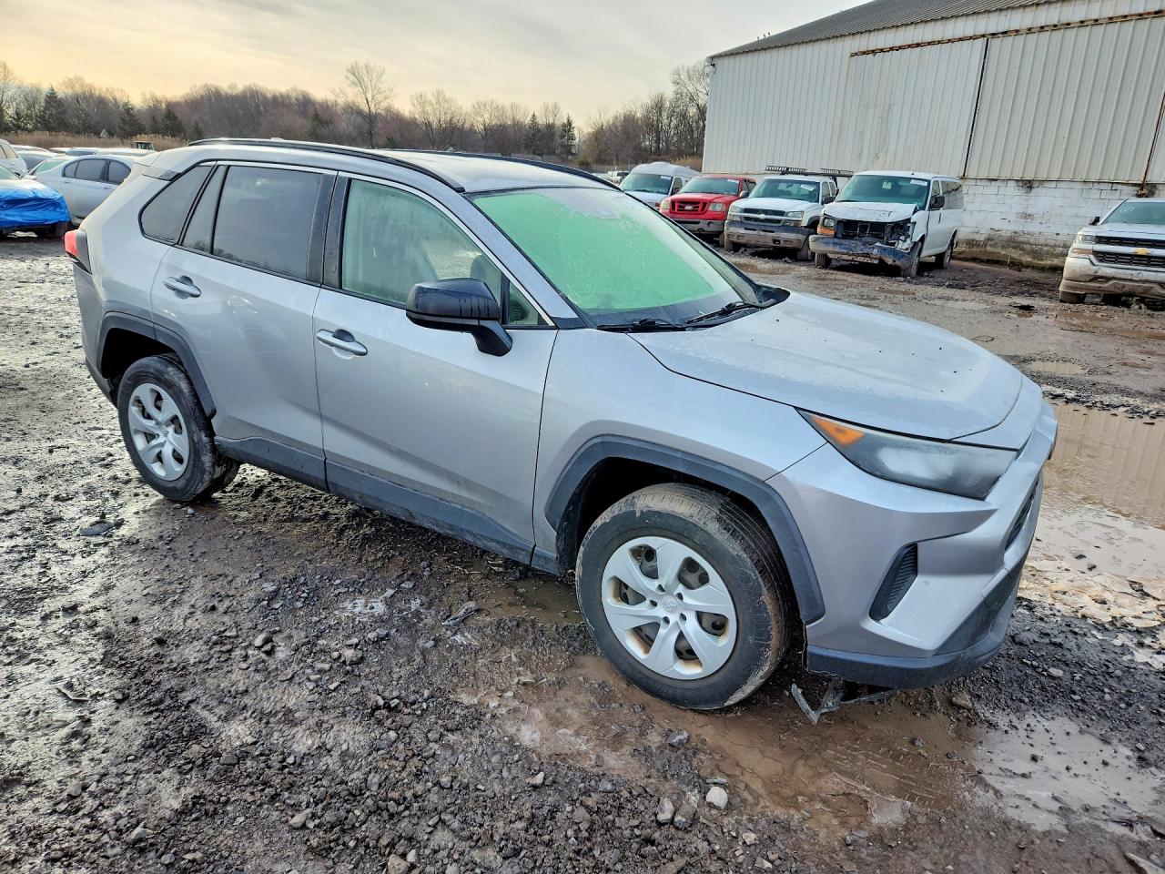 2019 TOYOTA RAV4 LE photo 4
