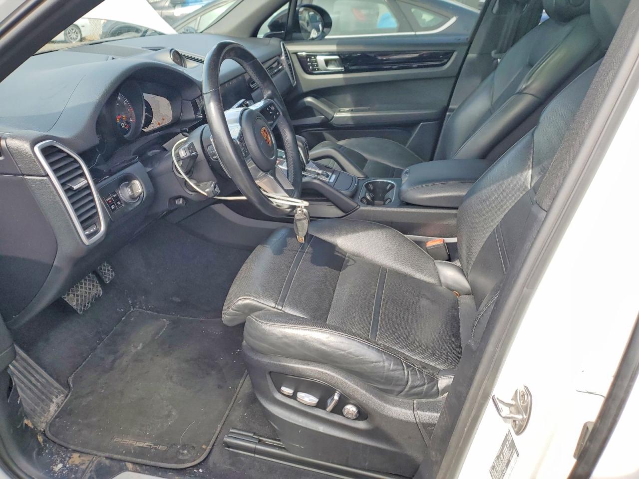 2019 PORSCHE CAYENNE photo 19