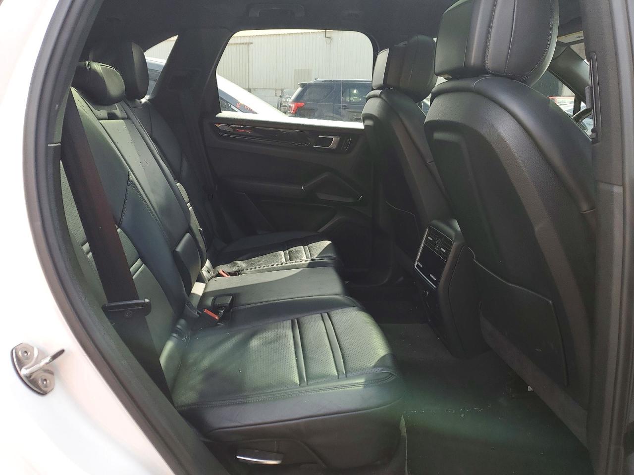 2019 PORSCHE CAYENNE photo 31