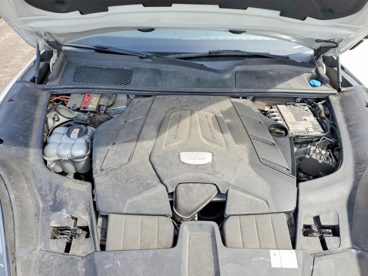 2019 PORSCHE CAYENNE photo 34