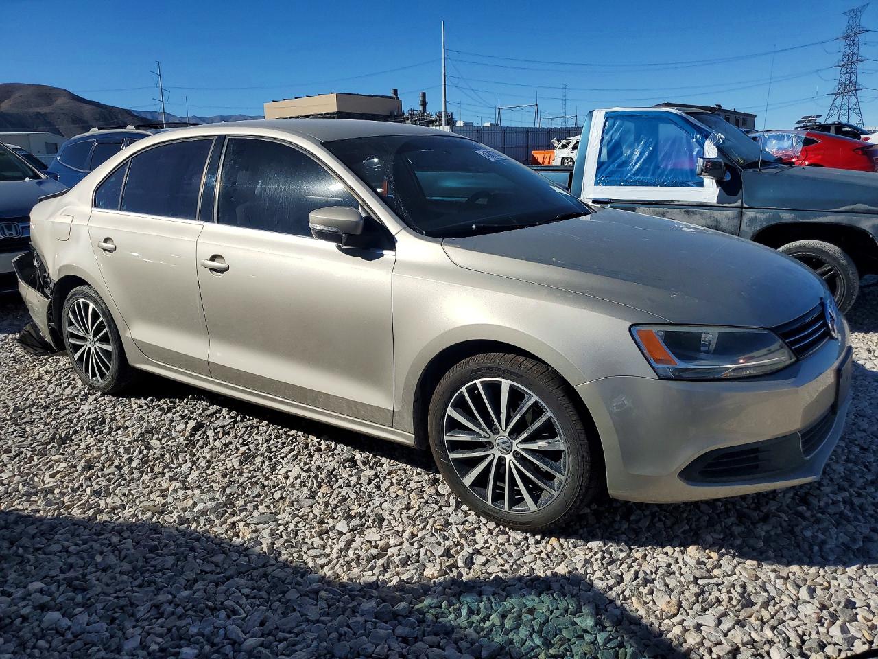 2013 VOLKSWAGEN JETTA SE photo 4