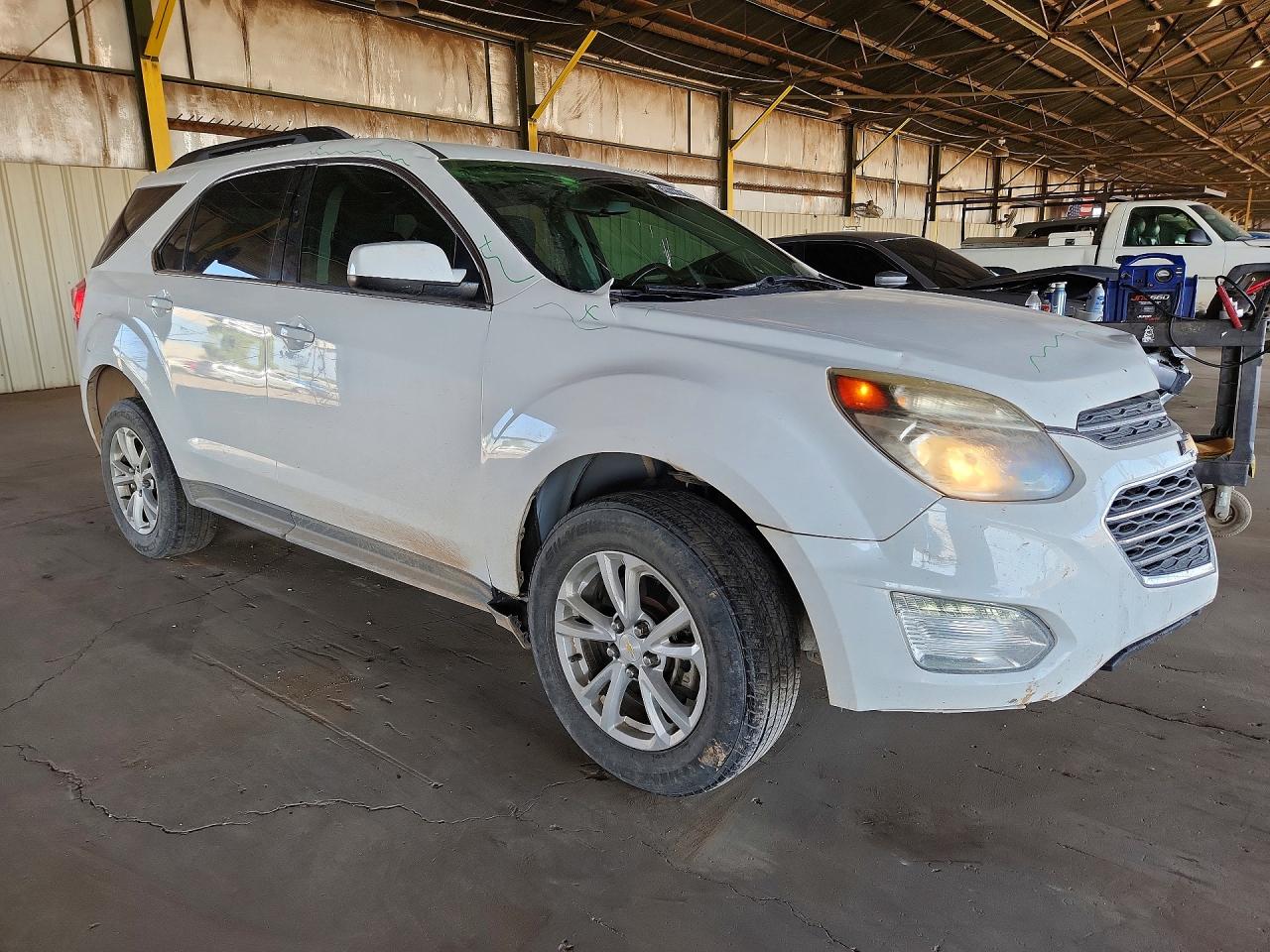 2016 CHEVROLET EQUINOX LT photo 4
