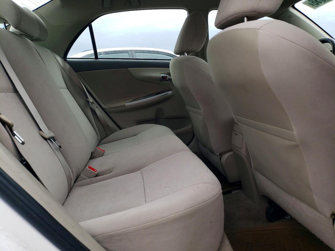 2010 TOYOTA COROLLA LE photo 10