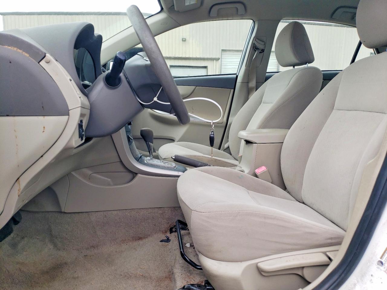 2010 TOYOTA COROLLA LE photo 7