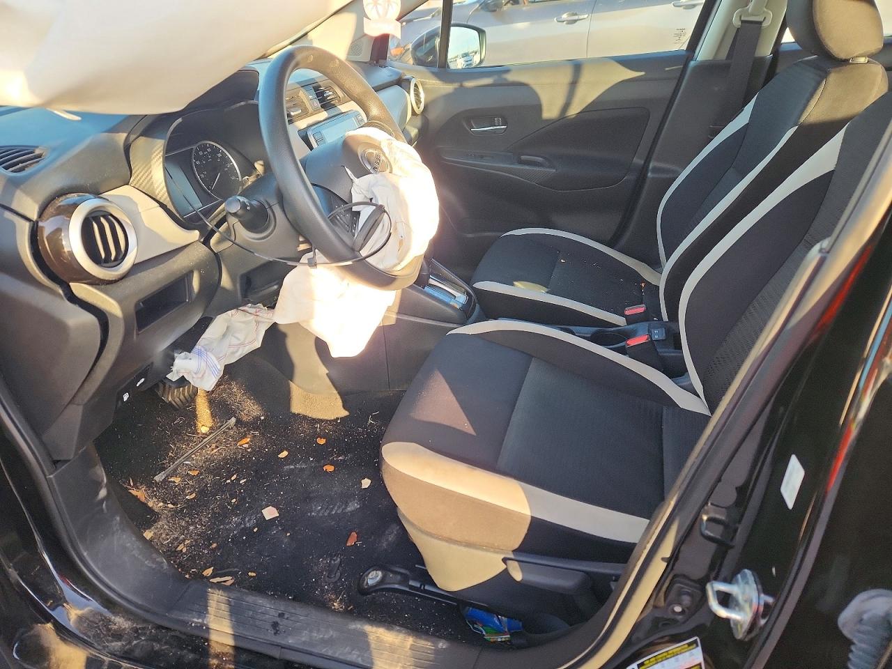 2021 NISSAN VERSA SV photo 7