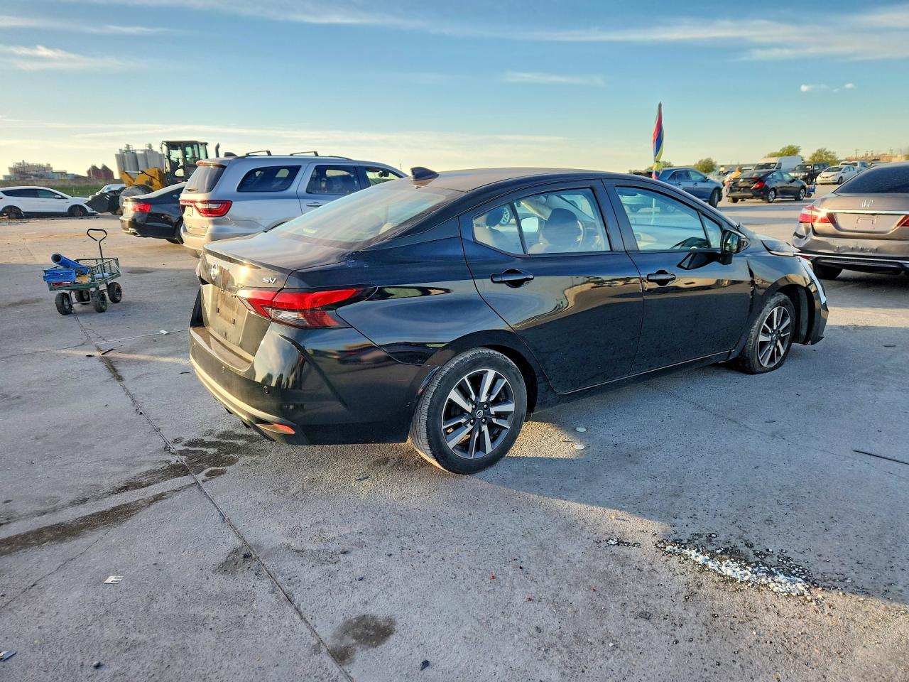 2021 NISSAN VERSA SV photo 3