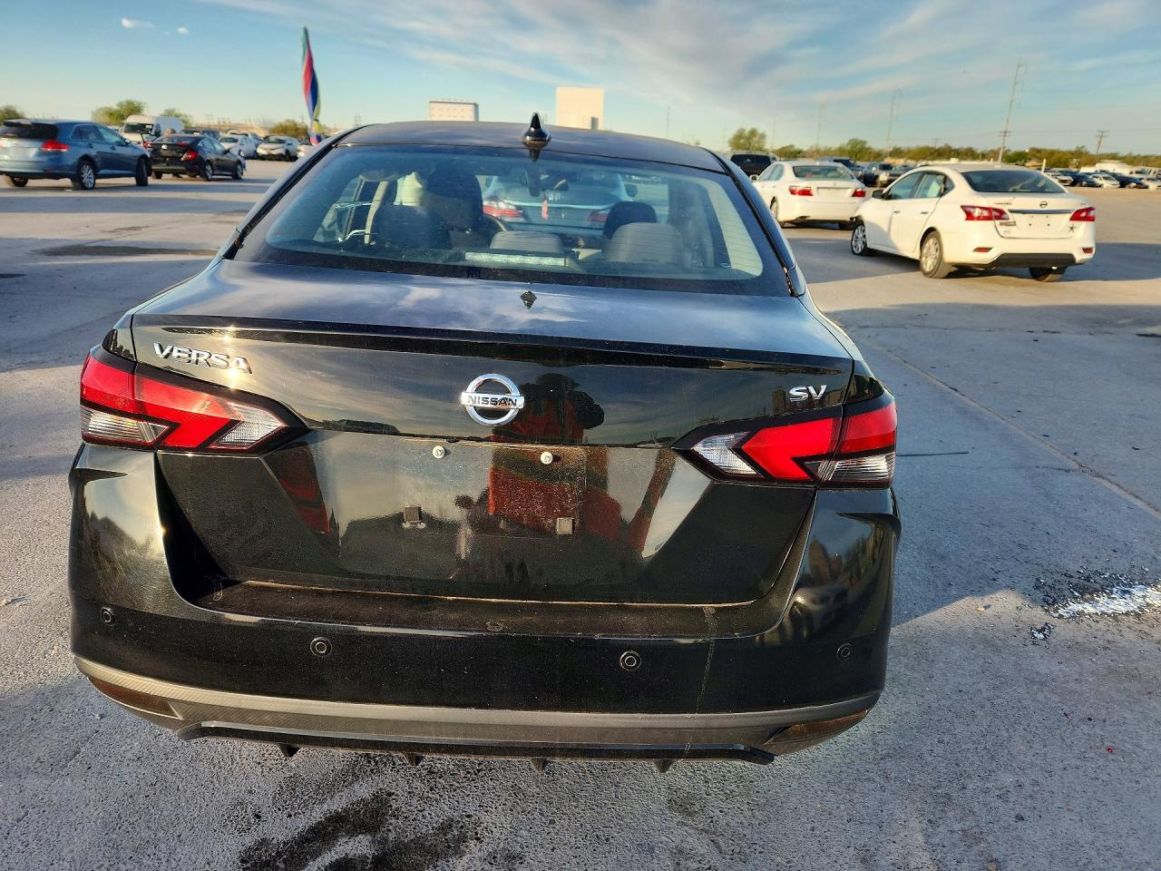 2021 NISSAN VERSA SV photo 6