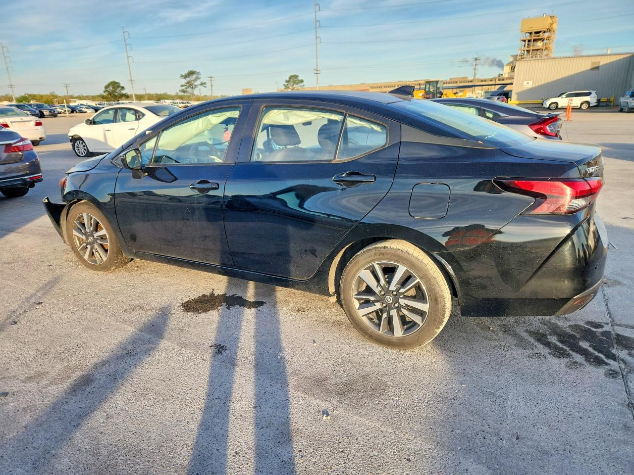 2021 NISSAN VERSA SV photo 2
