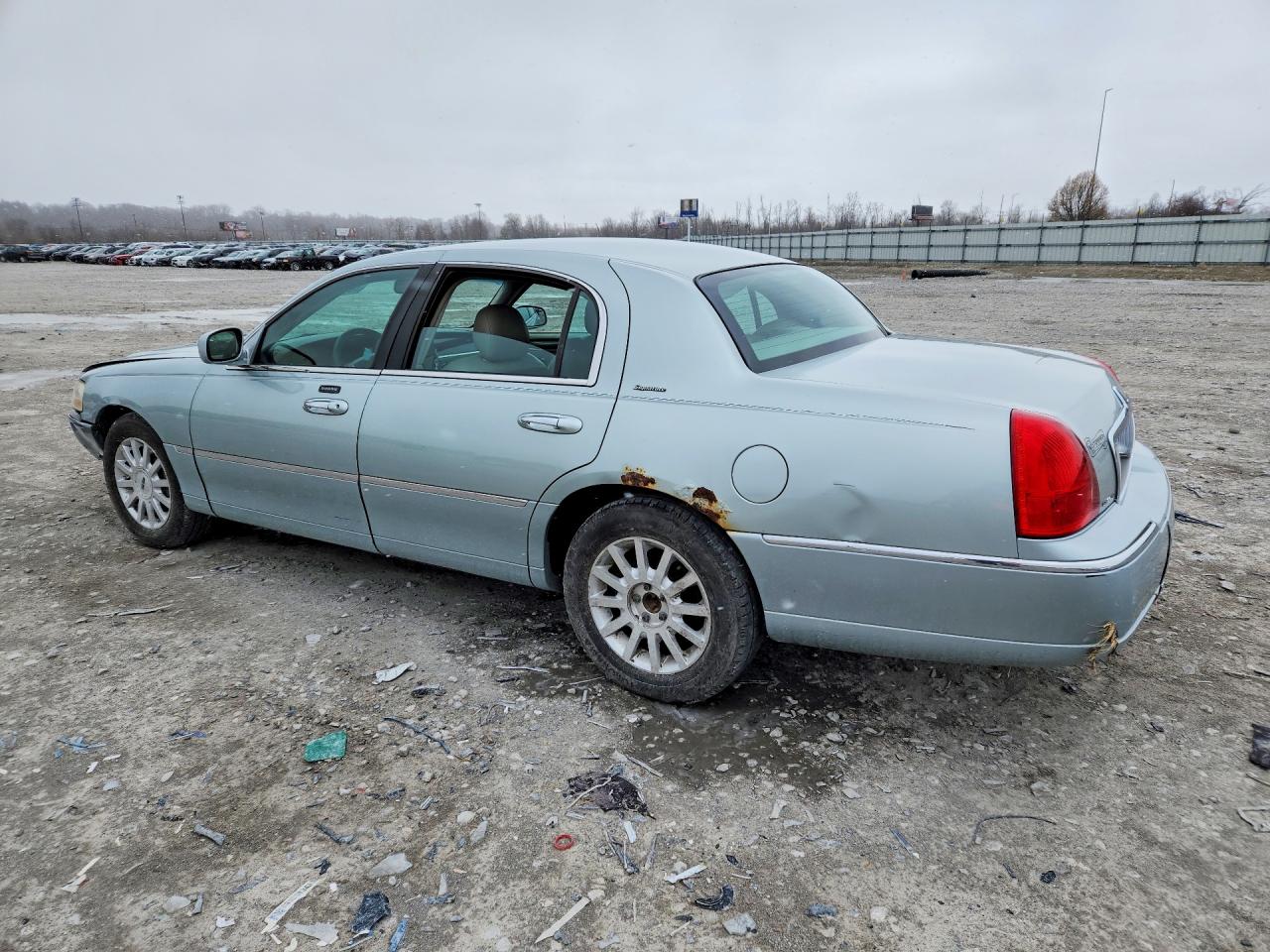 2007 LINCOLN TOWN CAR SIGNATURE photo 3
