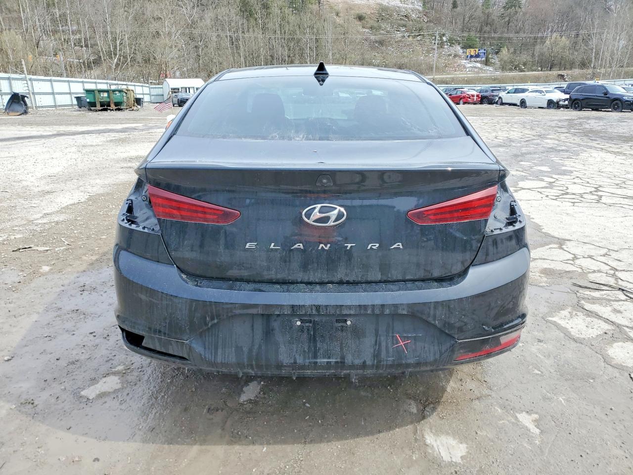 2019 HYUNDAI ELANTRA SE photo 6