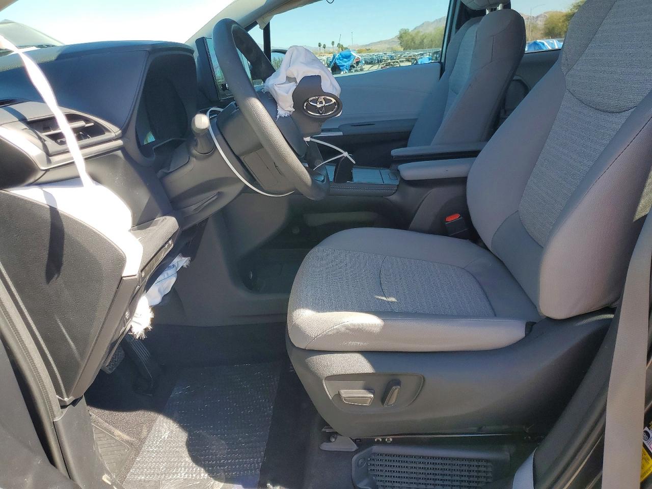 2025 TOYOTA SIENNA LE 8-PASSENGER photo 19