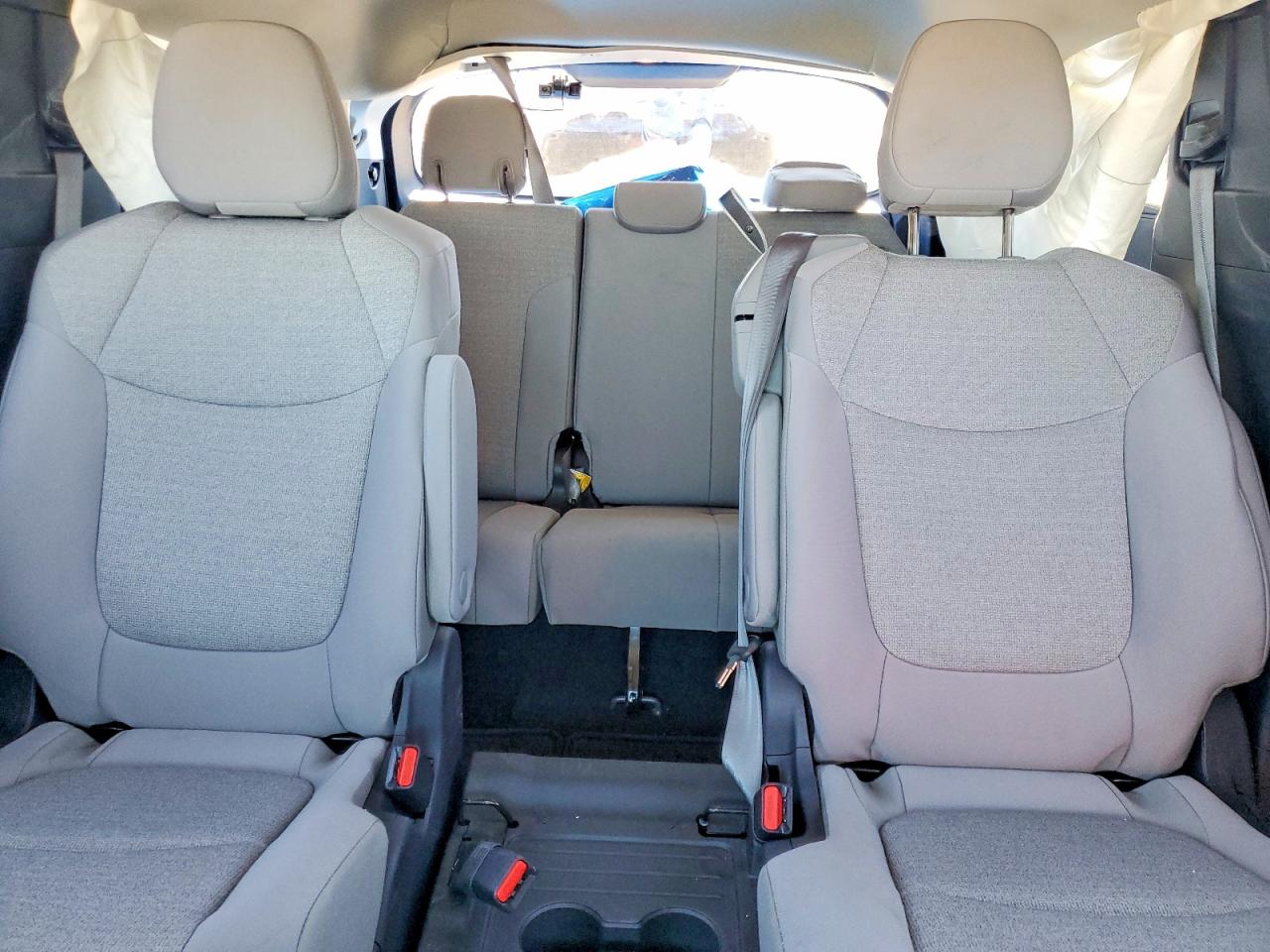 2025 TOYOTA SIENNA LE 8-PASSENGER photo 28