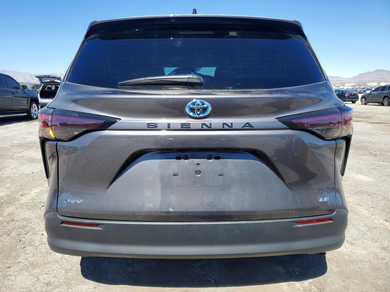 2025 TOYOTA SIENNA LE 8-PASSENGER photo 16