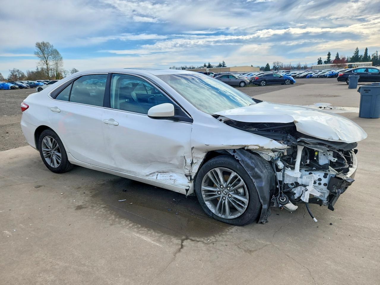 2016 TOYOTA CAMRY SE photo 7