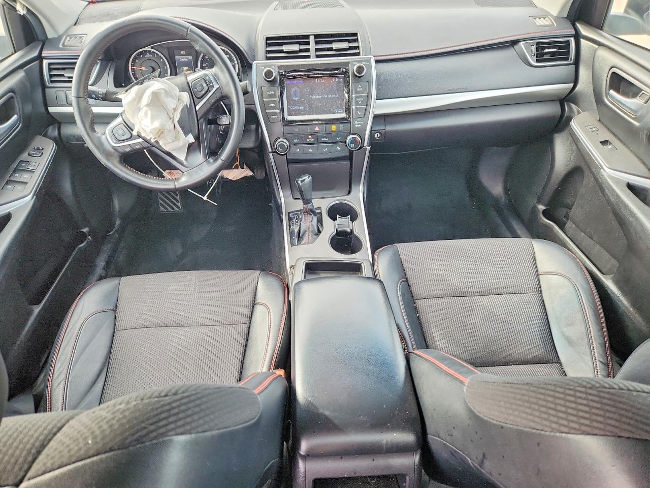2016 TOYOTA CAMRY SE photo 15