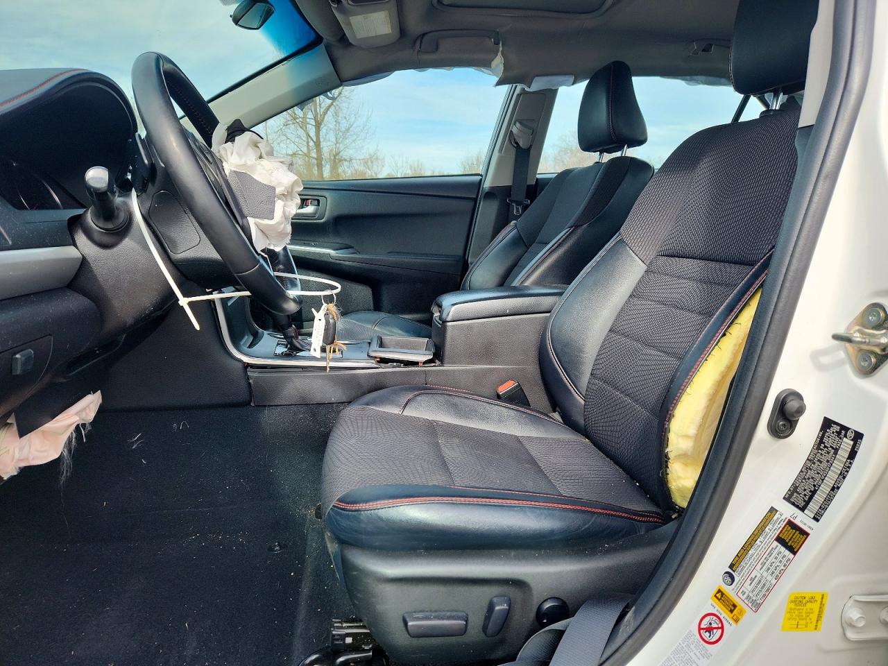 2016 TOYOTA CAMRY SE photo 13