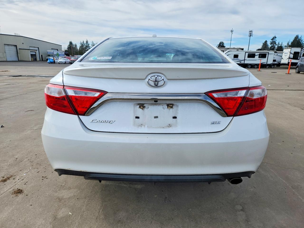 2016 TOYOTA CAMRY SE photo 11