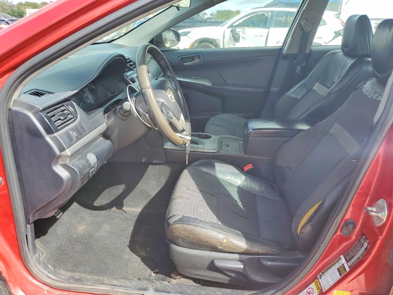 2014 TOYOTA CAMRY SE photo 13
