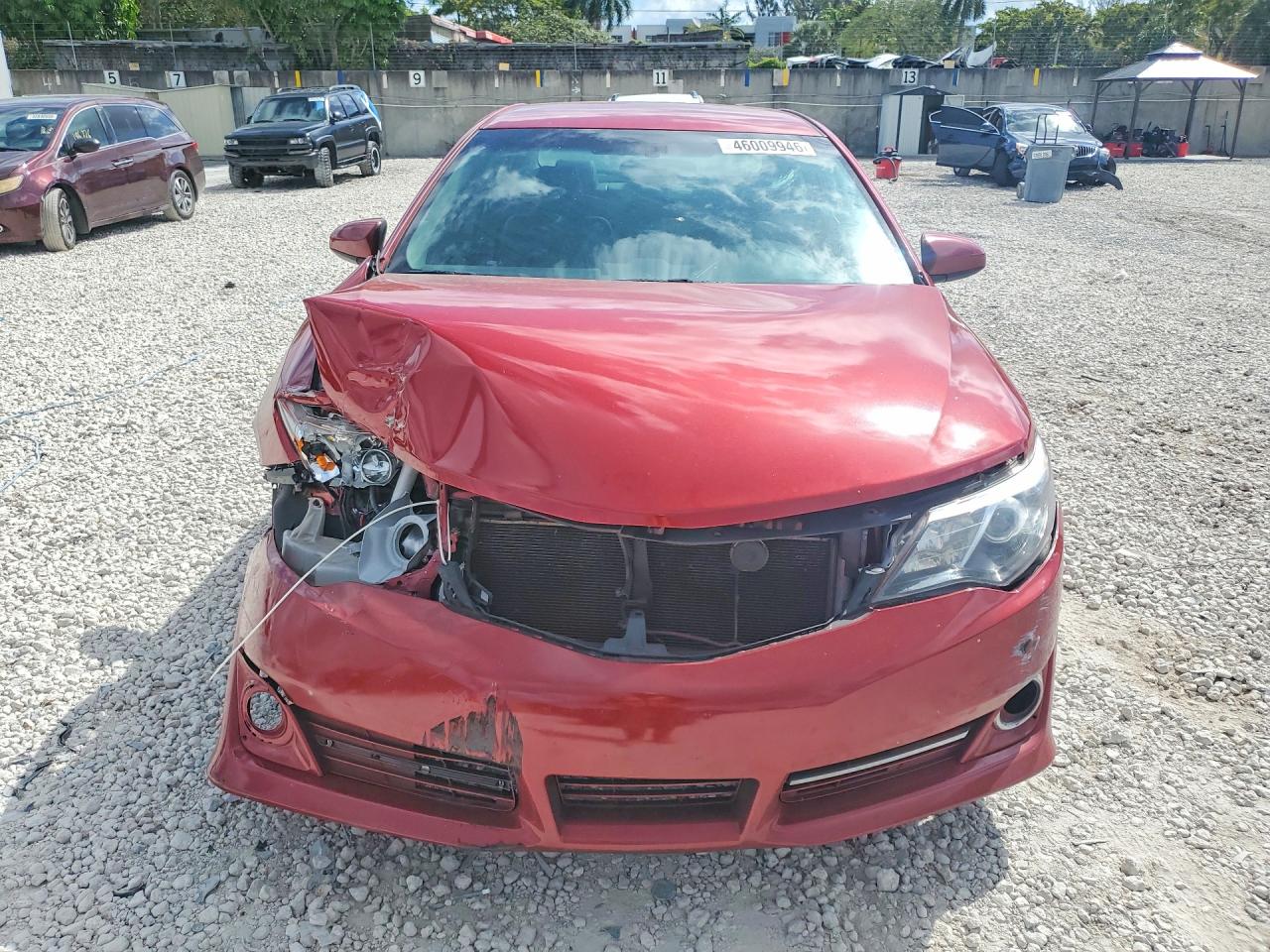 2014 TOYOTA CAMRY SE photo 9