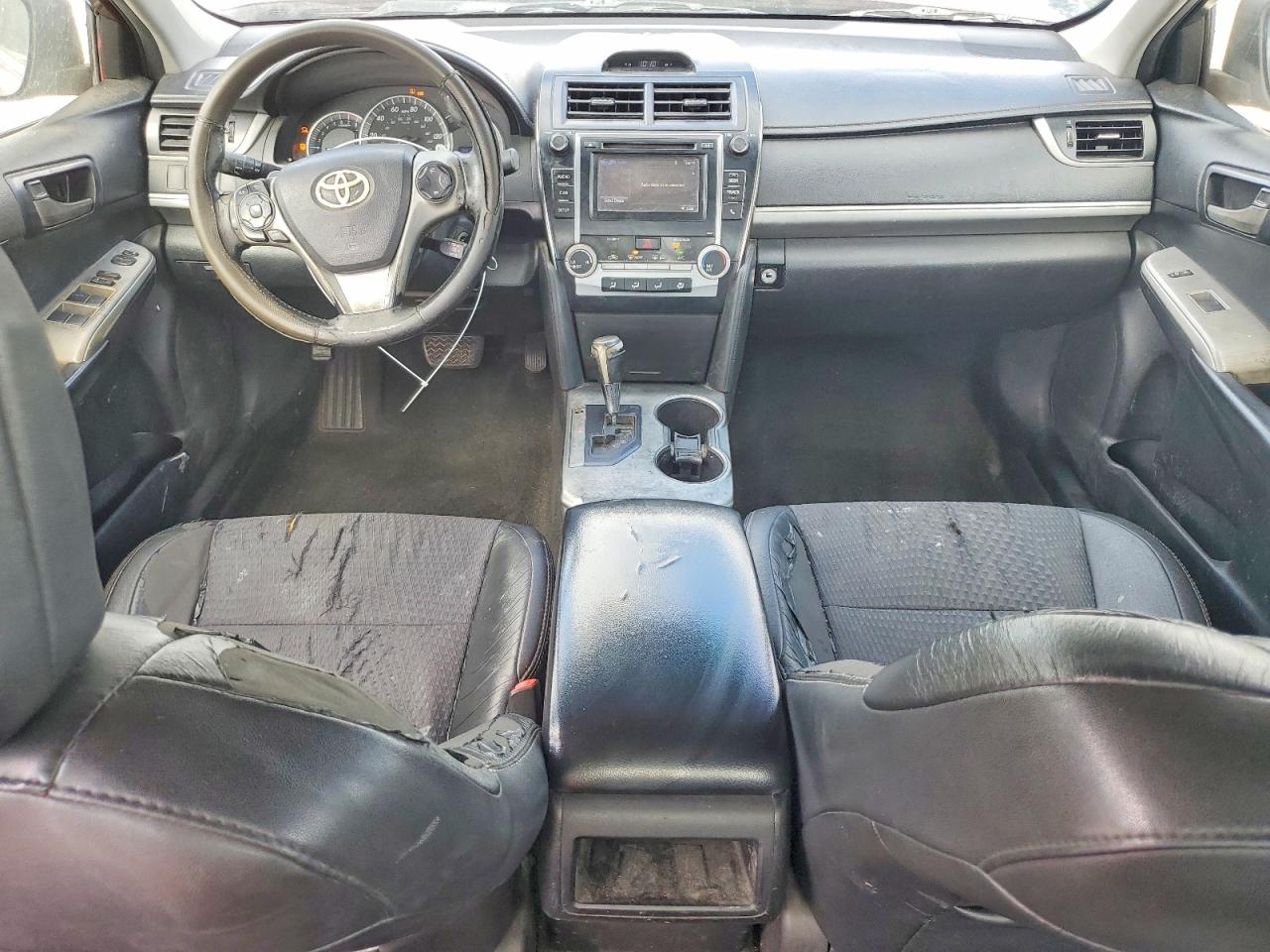 2014 TOYOTA CAMRY SE photo 15