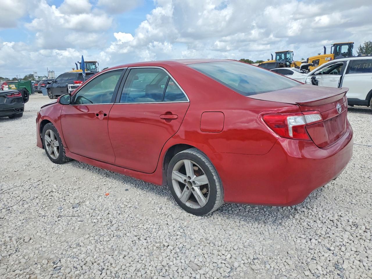 2014 TOYOTA CAMRY SE photo 3