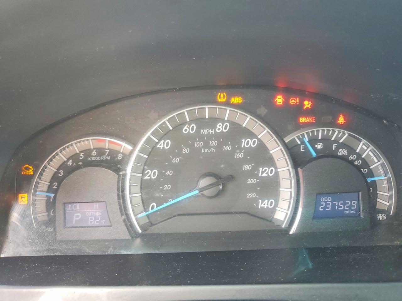 2014 TOYOTA CAMRY SE photo 17