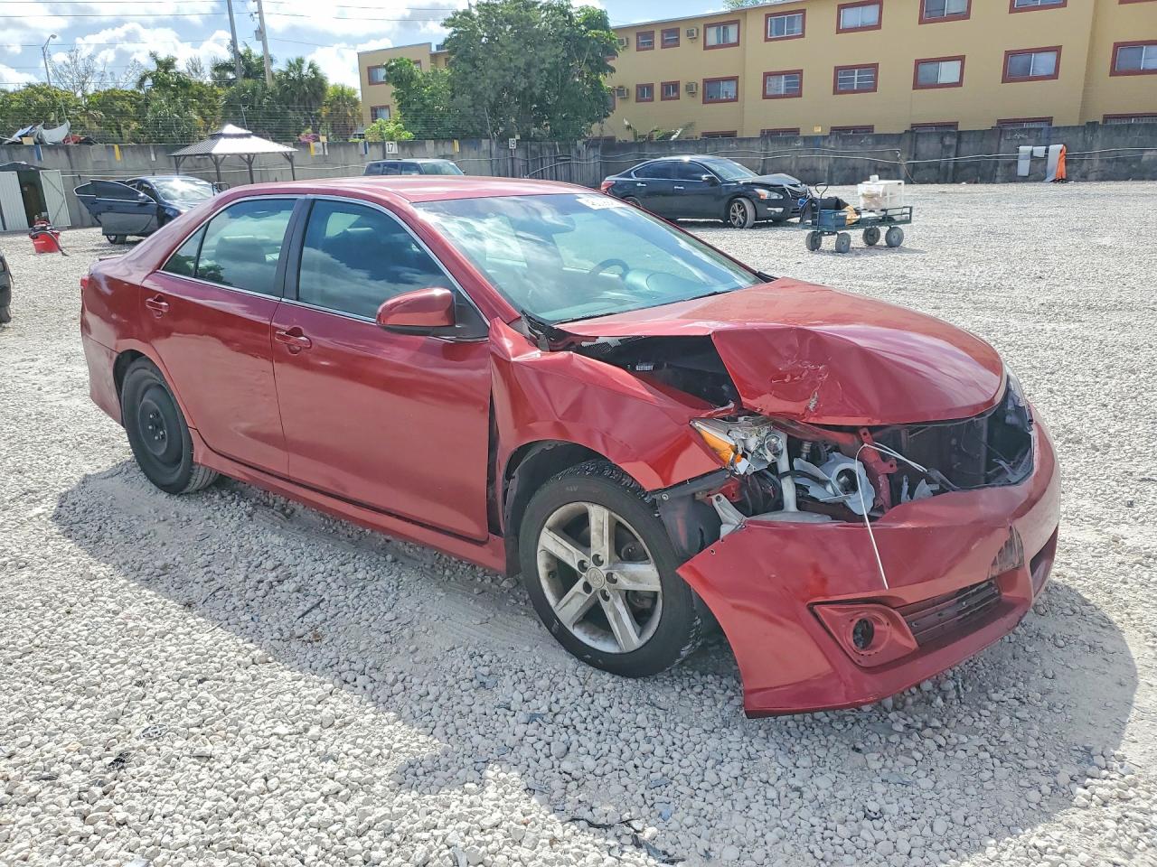 2014 TOYOTA CAMRY SE photo 7