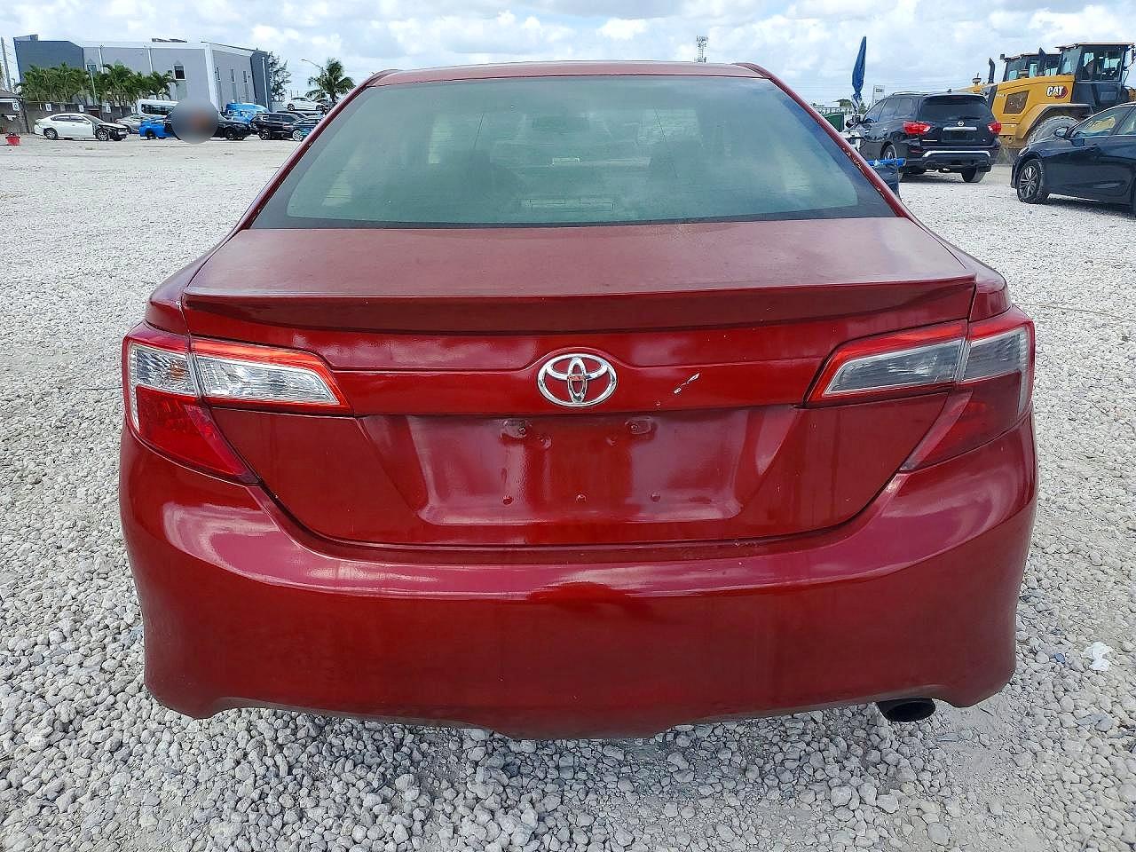 2014 TOYOTA CAMRY SE photo 11