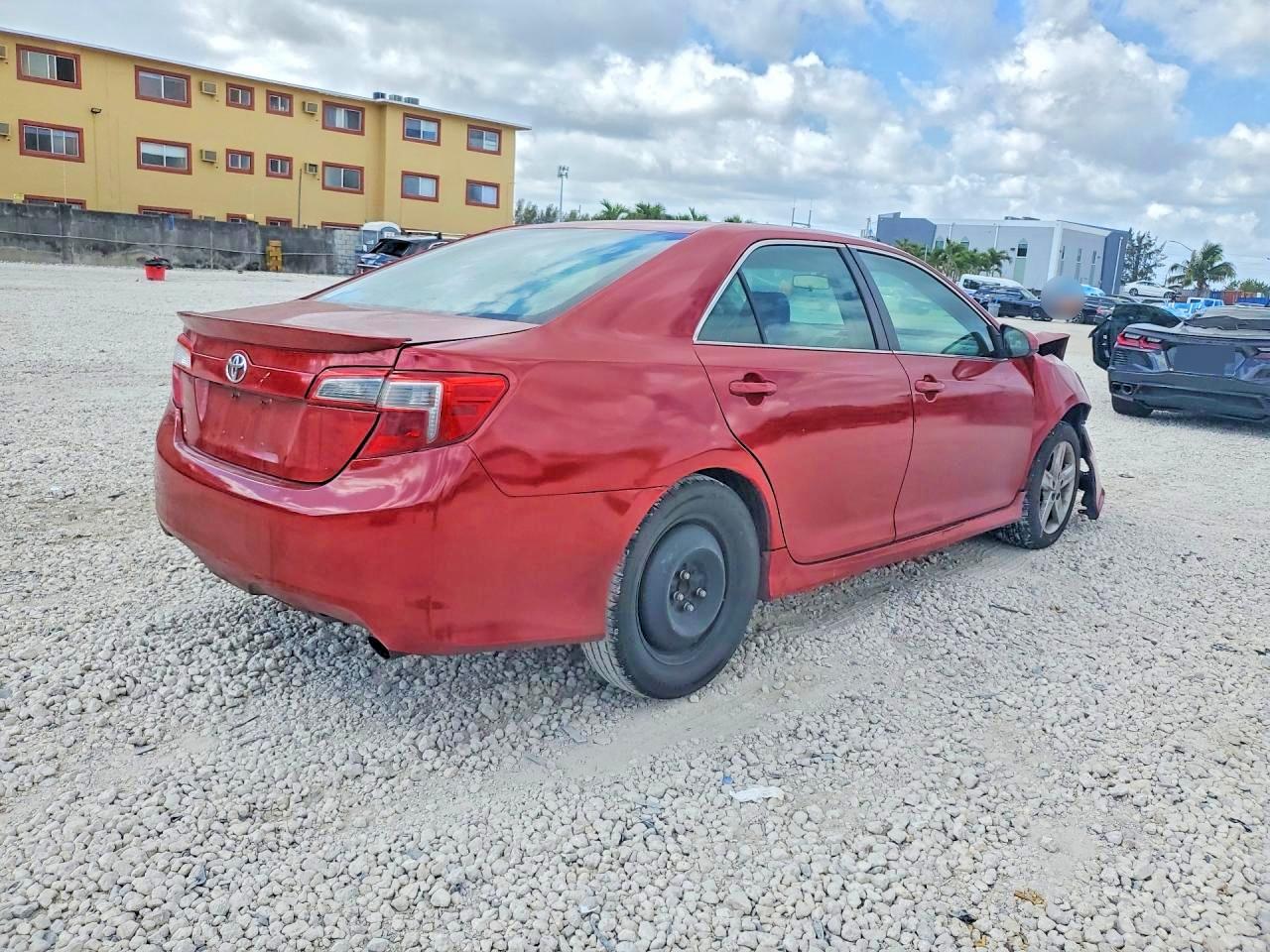 2014 TOYOTA CAMRY SE photo 5