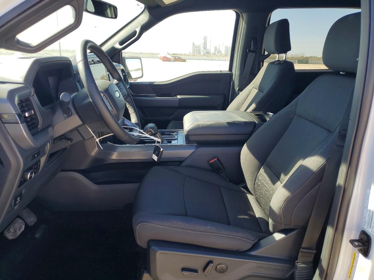 2025 FORD F150 XLT photo 19
