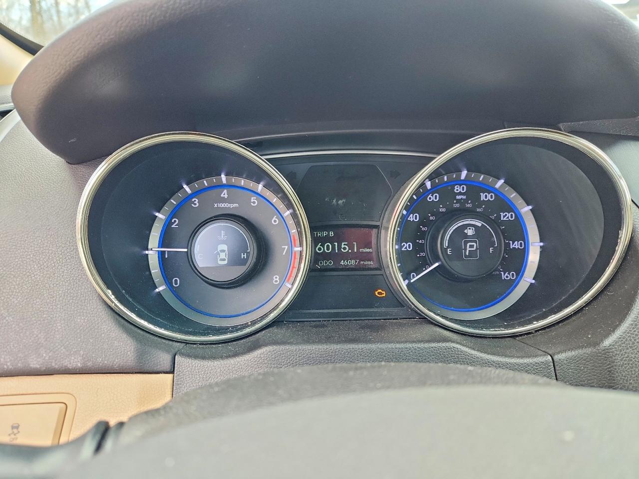 2012 HYUNDAI SONATA photo 9