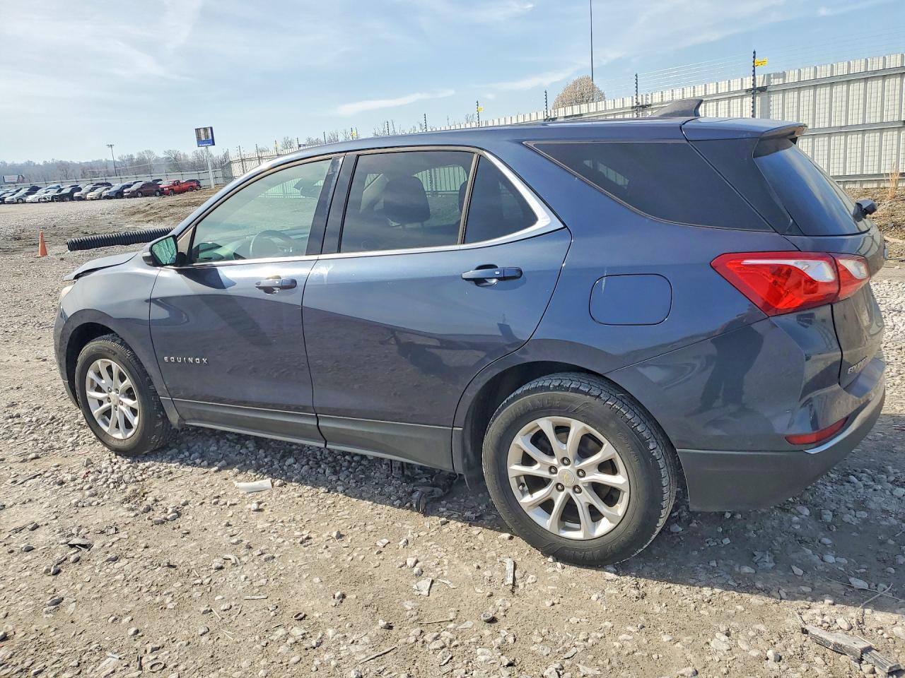 2019 CHEVROLET EQUINOX LT photo 2